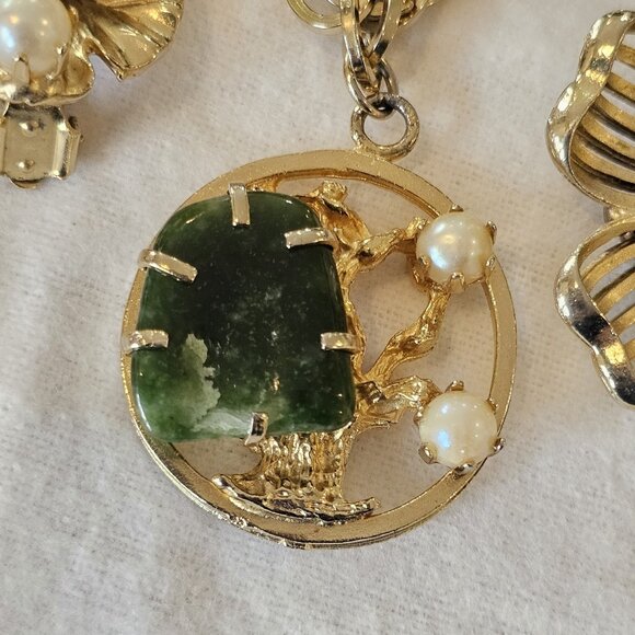 VTG Unsigned Kramer Jade Tree Bracelet Faux Pearl Clipon Earring Brooch Set Gold - Picture 5 of 16